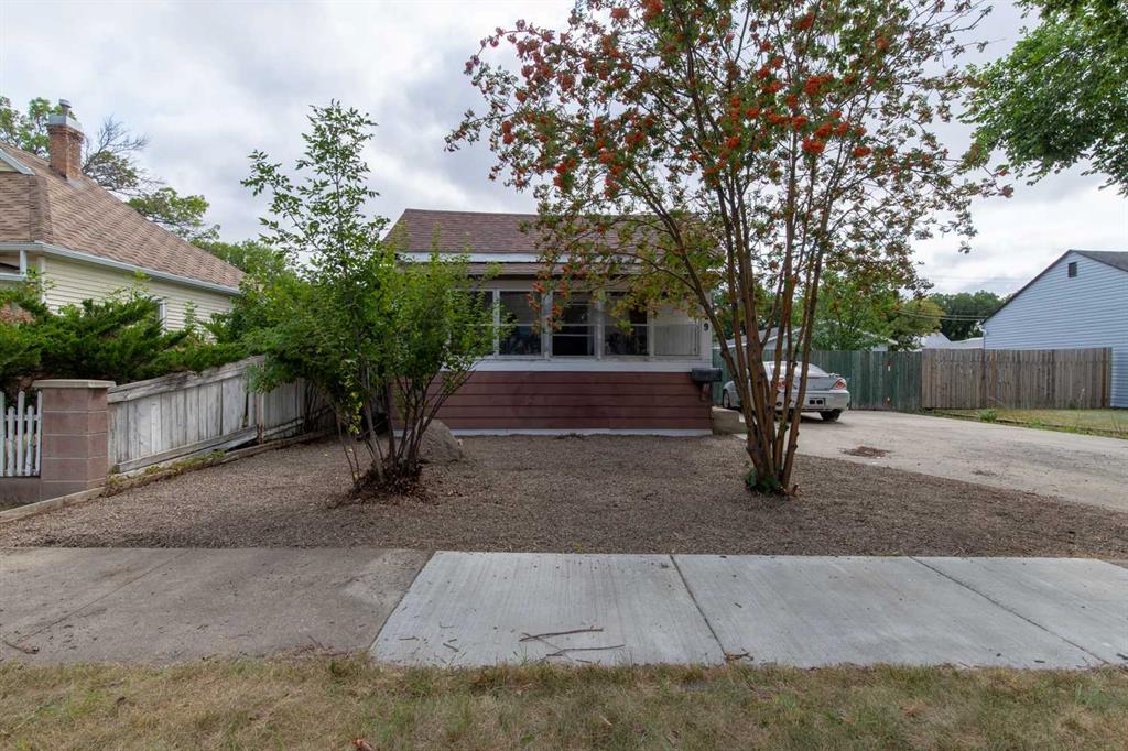 329 12 Street N, A2334599, Alberta,