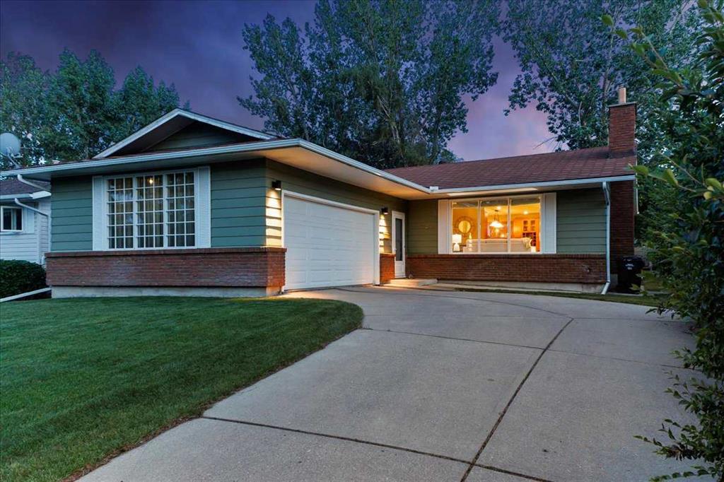 Second View of 124 Oakmoor Place SW, Oakridge, Calgary, Alberta, T2V 4A3