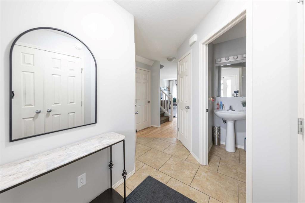 Third View of 20, 1407 53 Avenue , College Park, Lloydminster, Alberta, T9V2J5