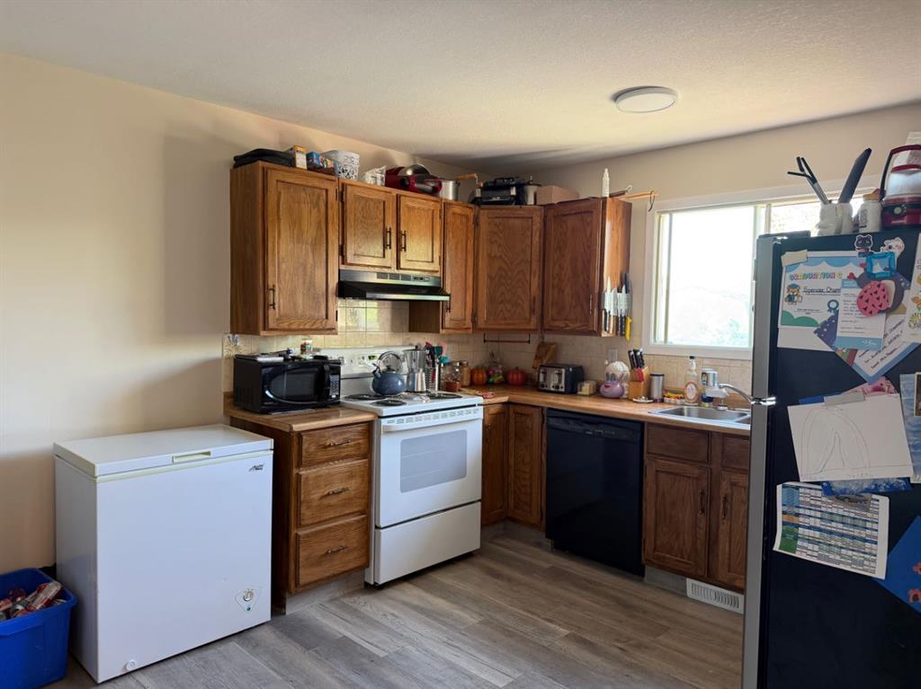 Third View of 645 3 Avenue W, Downtown, Drumheller, Alberta, T0J0Y3
