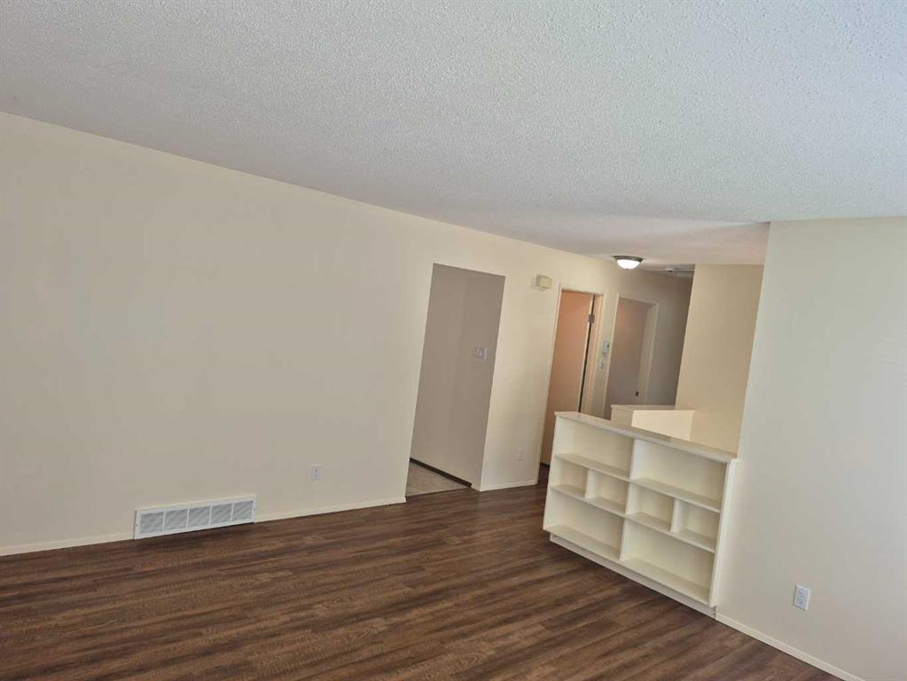 Fifth View of 84 Eton Road W, Varsity Village, Lethbridge, Alberta, T1K 4V2