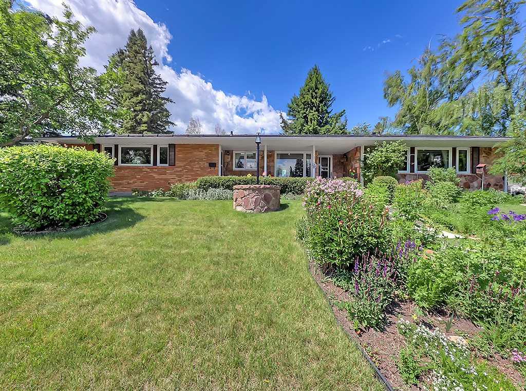 MLS® listing #114696837 for sale located at 230 Oakwood Place SW