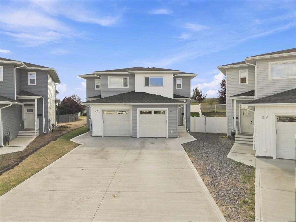 41 Pinnacle Close , A2334925, Alberta,