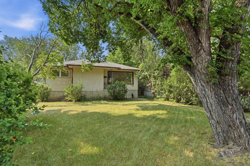 Third View of 235 32 Avenue NW, Tuxedo Park, Calgary, Alberta, T2M 2P8