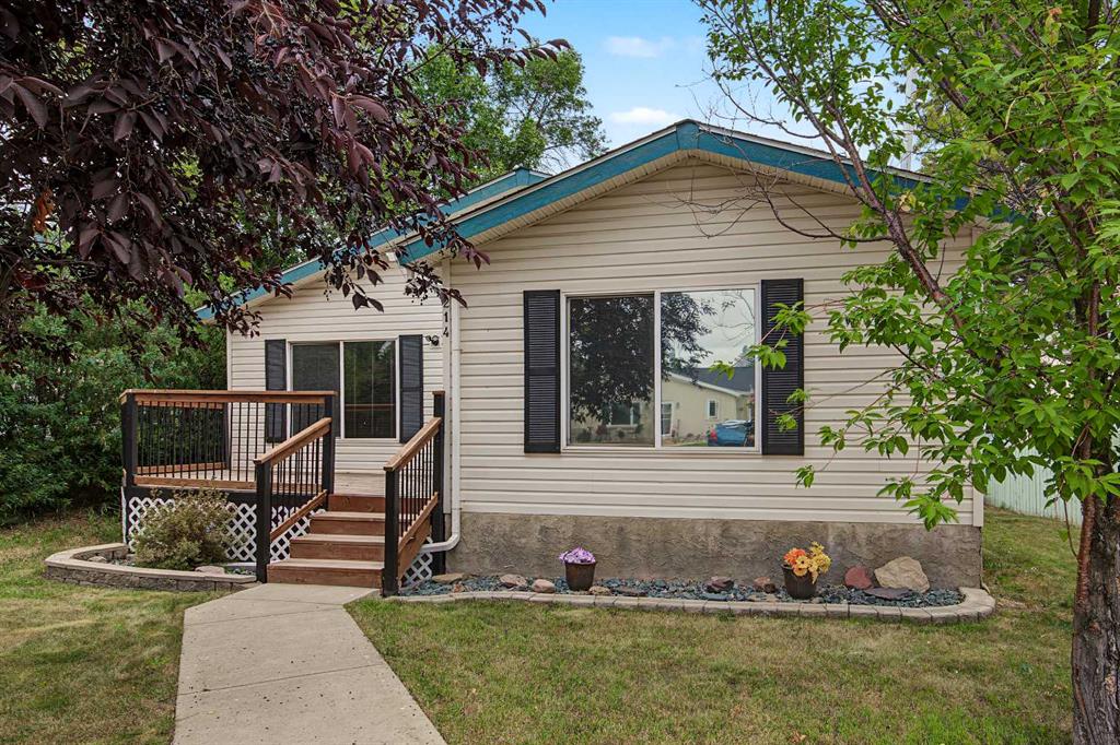 214 7 Street , A2334950, Alberta,