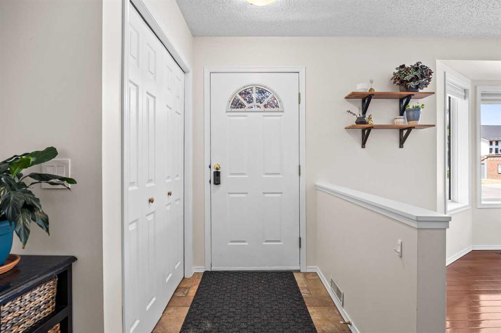 Fifth View of 690 Regal Park NE, Renfrew, Calgary, Alberta, T2E 0S6