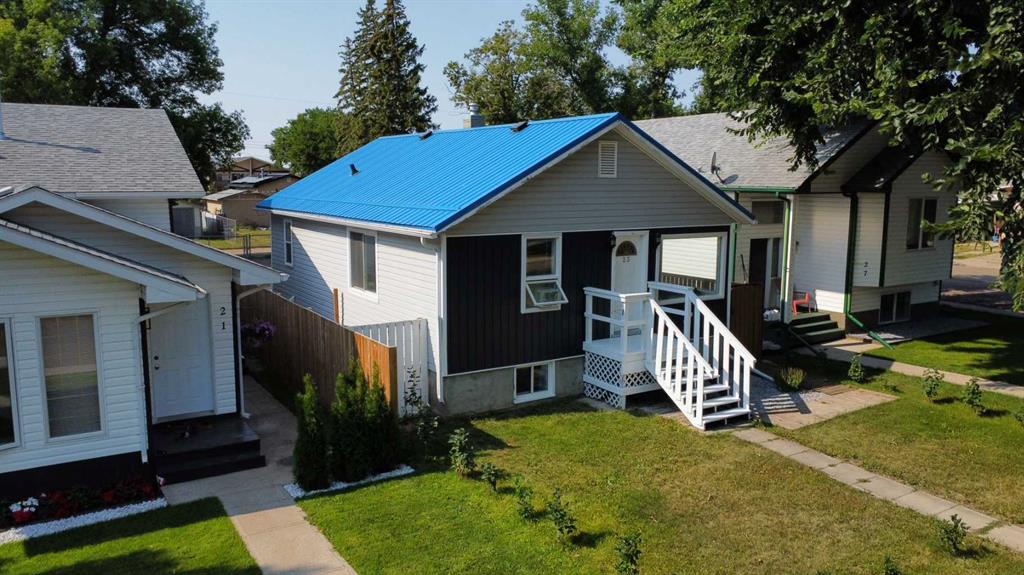 23 Pine Avenue W, A2335119, Alberta,