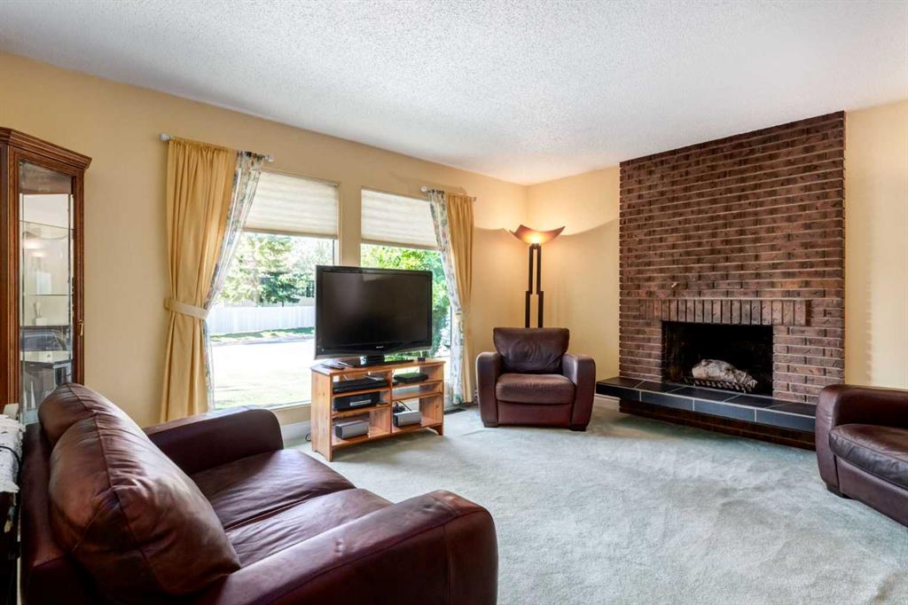 Fifth View of 2512 106 Avenue SW, Cedarbrae, Calgary, Alberta, T2W 2H9