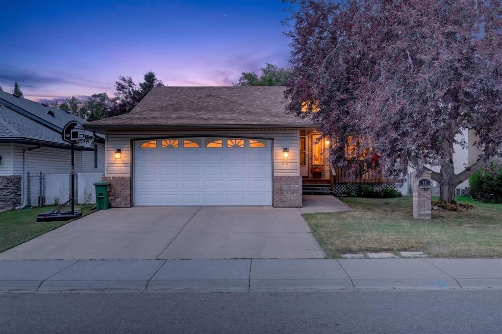 28 Cambridge Glen Drive , A2335161, Alberta,