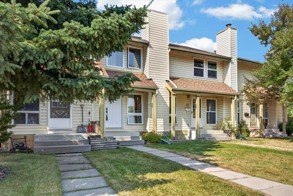 Third View of 21 Woodhill Court SW, Woodlands, Calgary, Alberta, T2W 3P1
