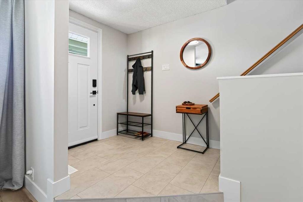 Fifth View of 21 Woodhill Court SW, Woodlands, Calgary, Alberta, T2W 3P1