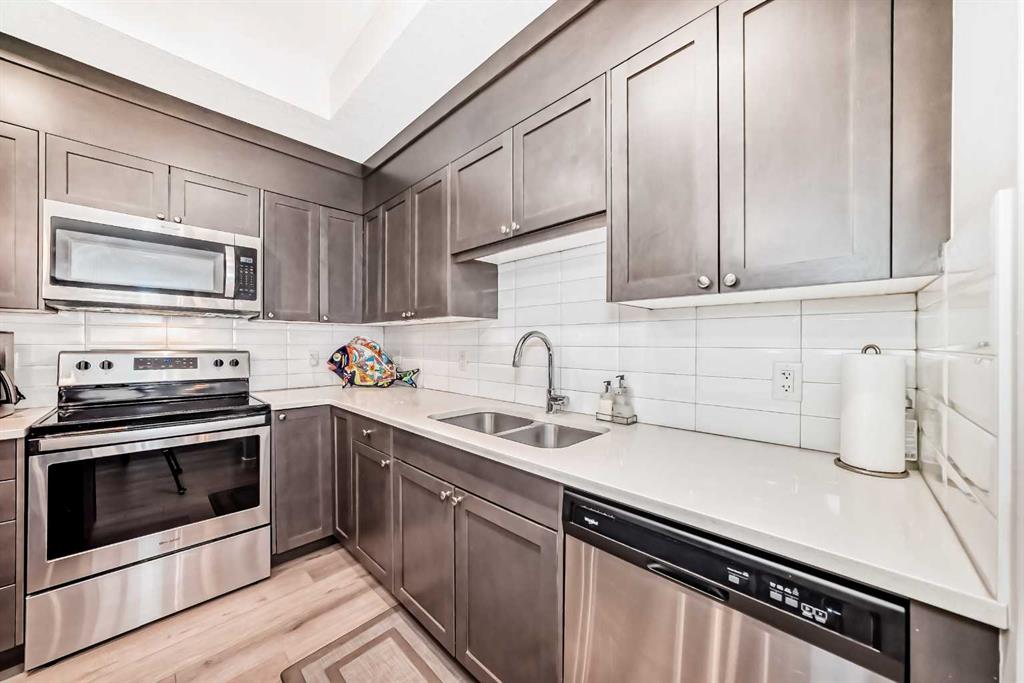 402, 30 Shawnee Common SW, A2335329, Alberta,