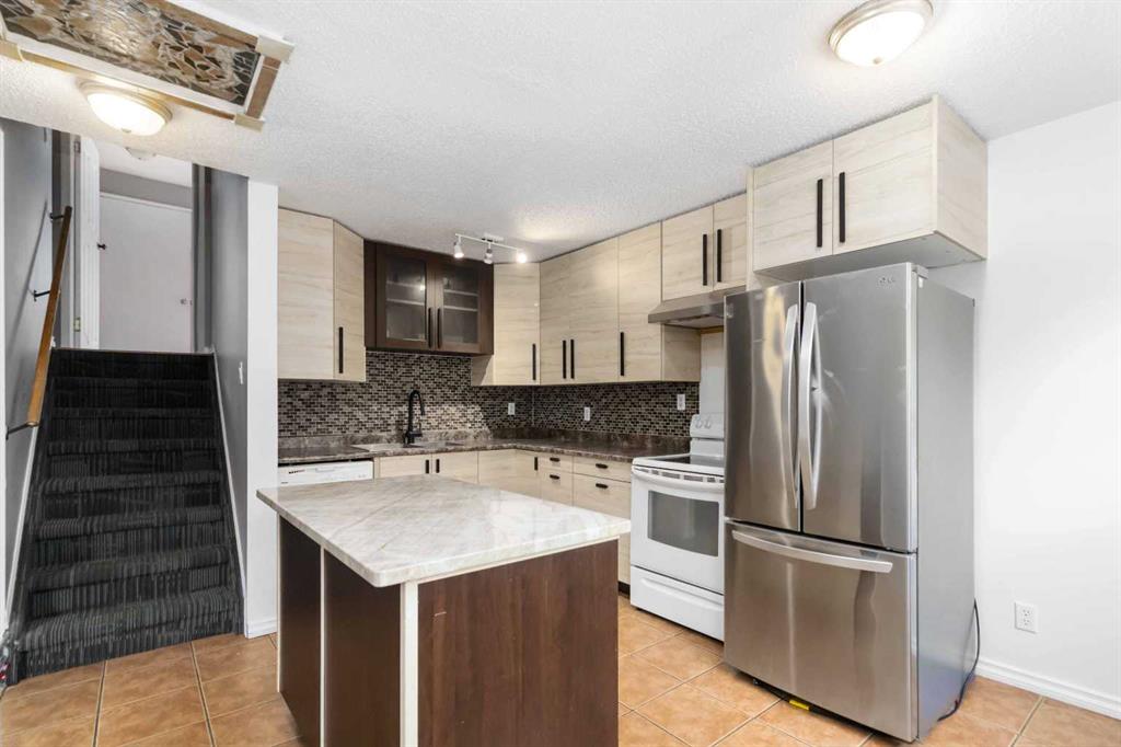 Third View of 156 Rock Bay , Thickwood, Fort McMurray, Alberta, T9K 1B2