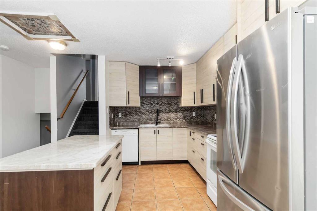 Fourth View of 156 Rock Bay , Thickwood, Fort McMurray, Alberta, T9K 1B2
