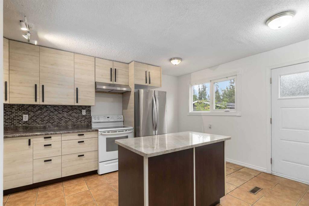 Fifth View of 156 Rock Bay , Thickwood, Fort McMurray, Alberta, T9K 1B2