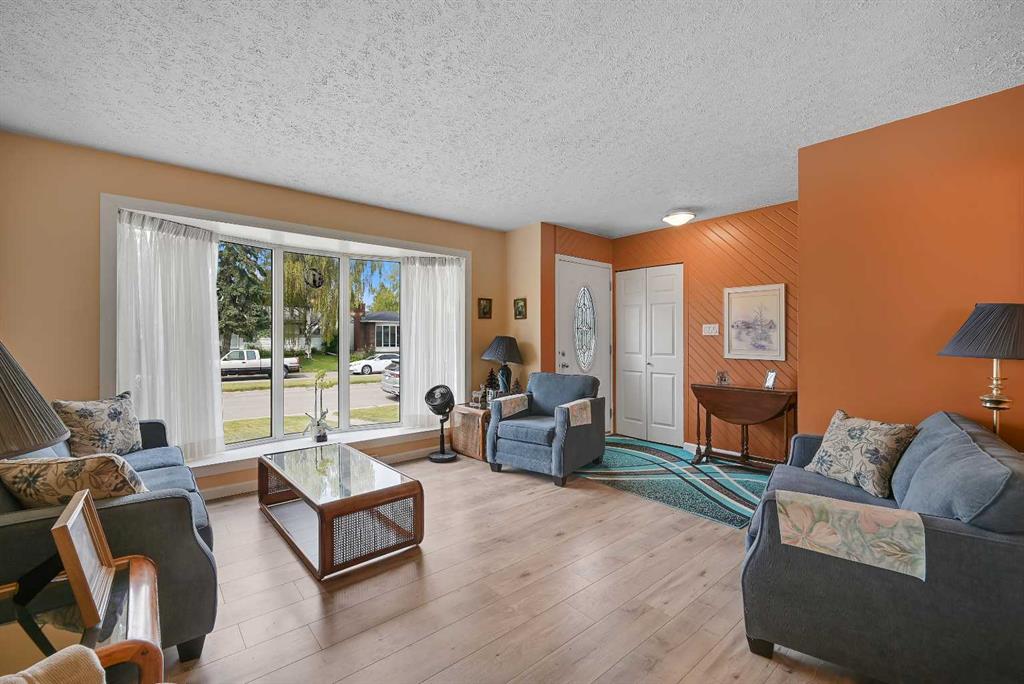 Fifth View of 435 88 Avenue SE, Acadia, Calgary, Alberta, T2H 1T9