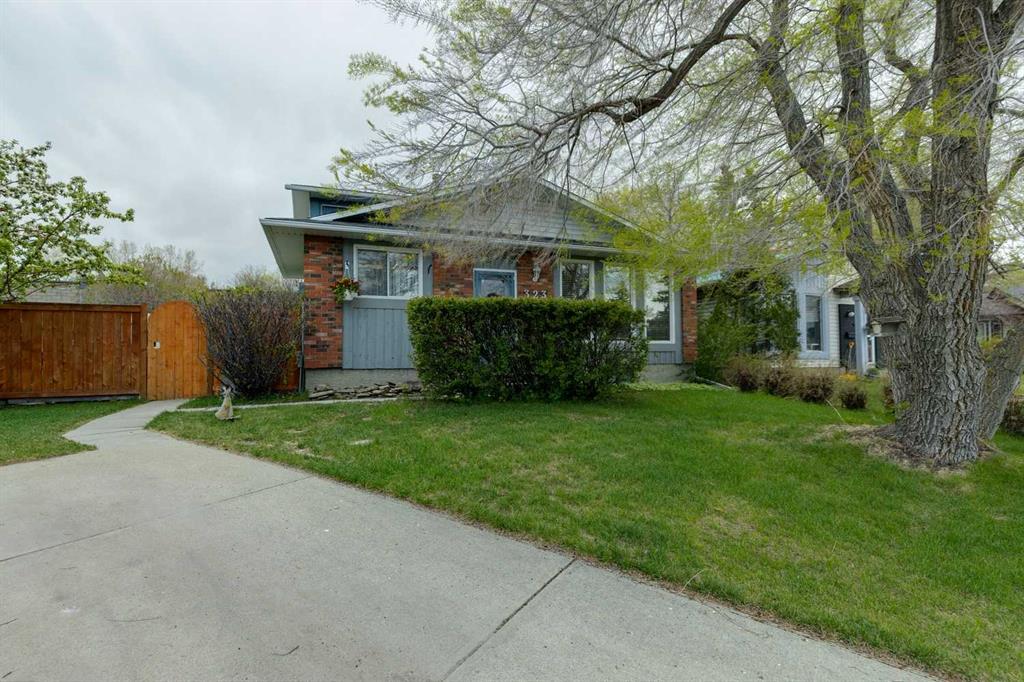 MLS® listing #114774153 for sale located at 323 Ranchview Place NW