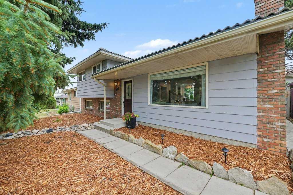 Third View of 727 120 Avenue SW, Canyon Meadows, Calgary, Alberta, t2w 1v4