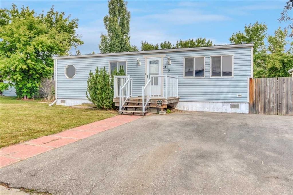 812 Brentwood Crescent , A2335676, Alberta,