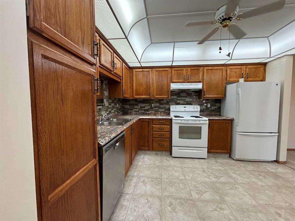 305, 3090 15 Avenue SE, A2335698, Alberta,