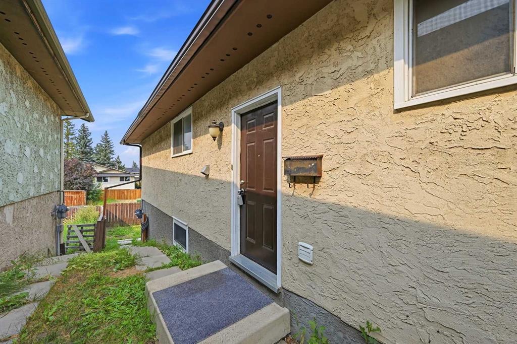 Third View of 228 Berwick Drive NW, Beddington Heights, Calgary, Alberta, T3K 1P5