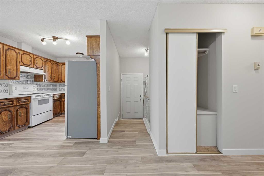 Fifth View of 228 Berwick Drive NW, Beddington Heights, Calgary, Alberta, T3K 1P5