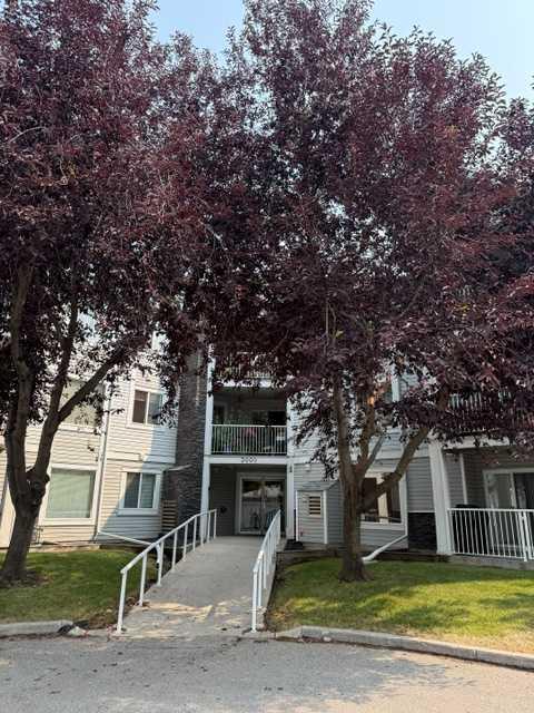 205, 3205 Valleyview Park SE, A2336058, Alberta,