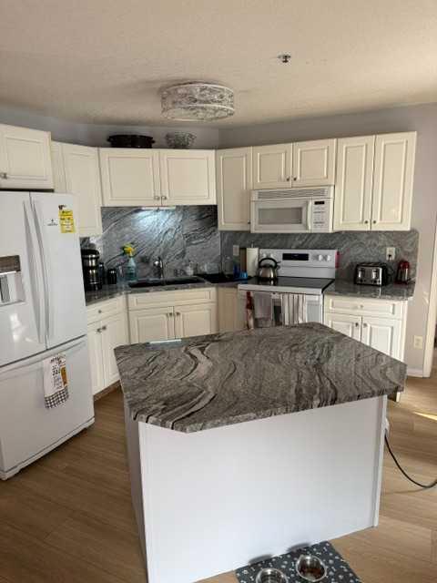 Third View of 205, 3205 Valleyview Park SE, Dover, Calgary, Alberta, t2b 3r6