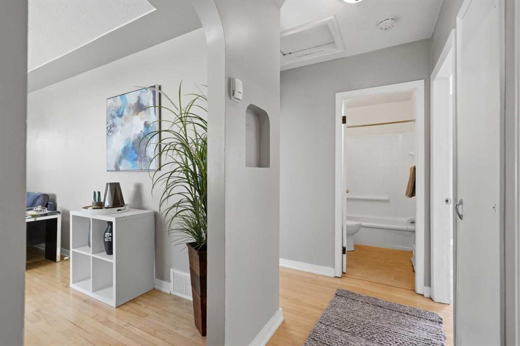 Fifth View of 3711 Centre B Street NW, Highland Park, Calgary, Alberta, T2K 0W1