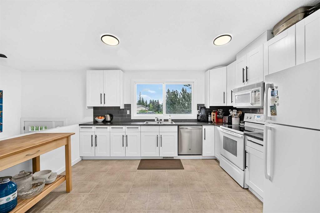 Fifth View of 71 Dalton Bay NW, Dalhousie, Calgary, Alberta, T3H 1H7