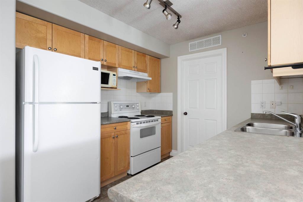 Fourth View of 2402, 38 Riedel Street , Downtown, Fort McMurray, Alberta, T9H3H1