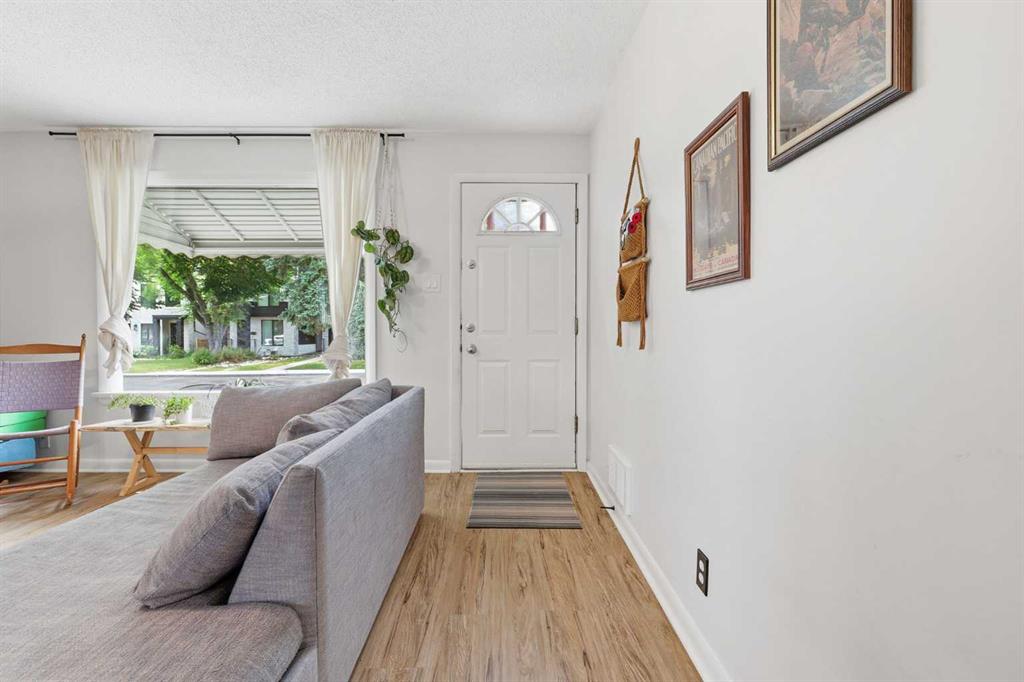 Fifth View of 636 55 Avenue SW, Windsor Park, Calgary, Alberta, T2V 0G1