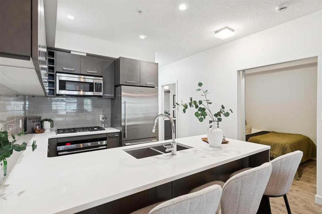 Fifth View of 208, 323 20 Avenue SW, Mission, Calgary, Alberta, T2S 0E5