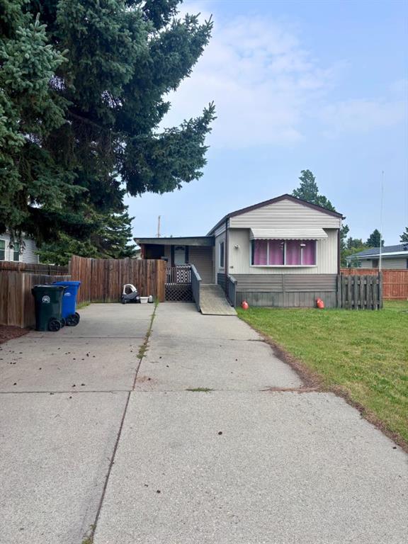 211 5 Street , A2336411, Alberta,