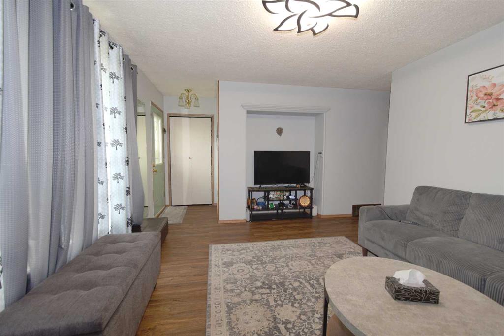 Fifth View of 96 Simpson Crescent SE, SE Southridge, Medicine Hat, Alberta, T1B 2R9