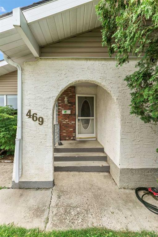 Fourth View of 469 19 Street NE, Northeast Crescent Heights, Medicine Hat, Alberta, T1C 1G2