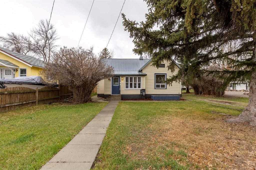 Third View of 120 N 1 Street W, NONE, Magrath, Alberta, T0K 1J0