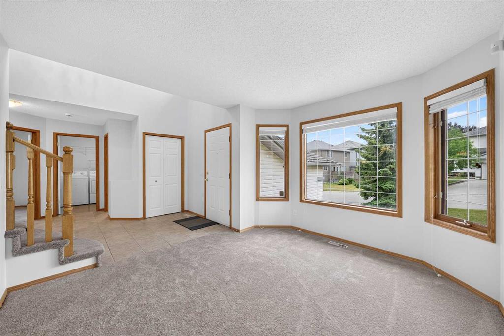 Third View of 307 Edgeridge Gardens NW, Edgemont, Calgary, Alberta, T3A 5Z2
