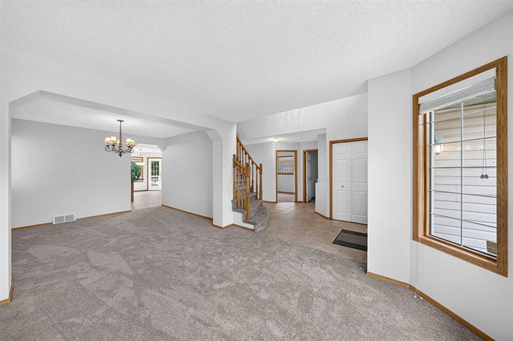 Fifth View of 307 Edgeridge Gardens NW, Edgemont, Calgary, Alberta, T3A 5Z2