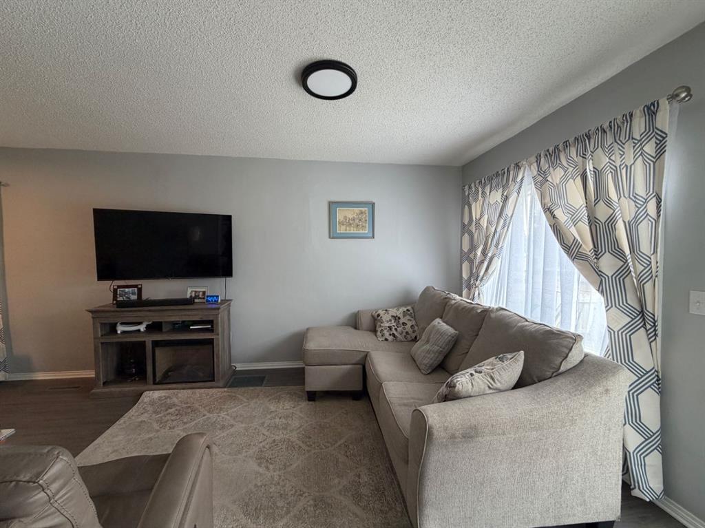 Third View of 625 3 Avenue W, Downtown, Drumheller, Alberta, T0J0Y3