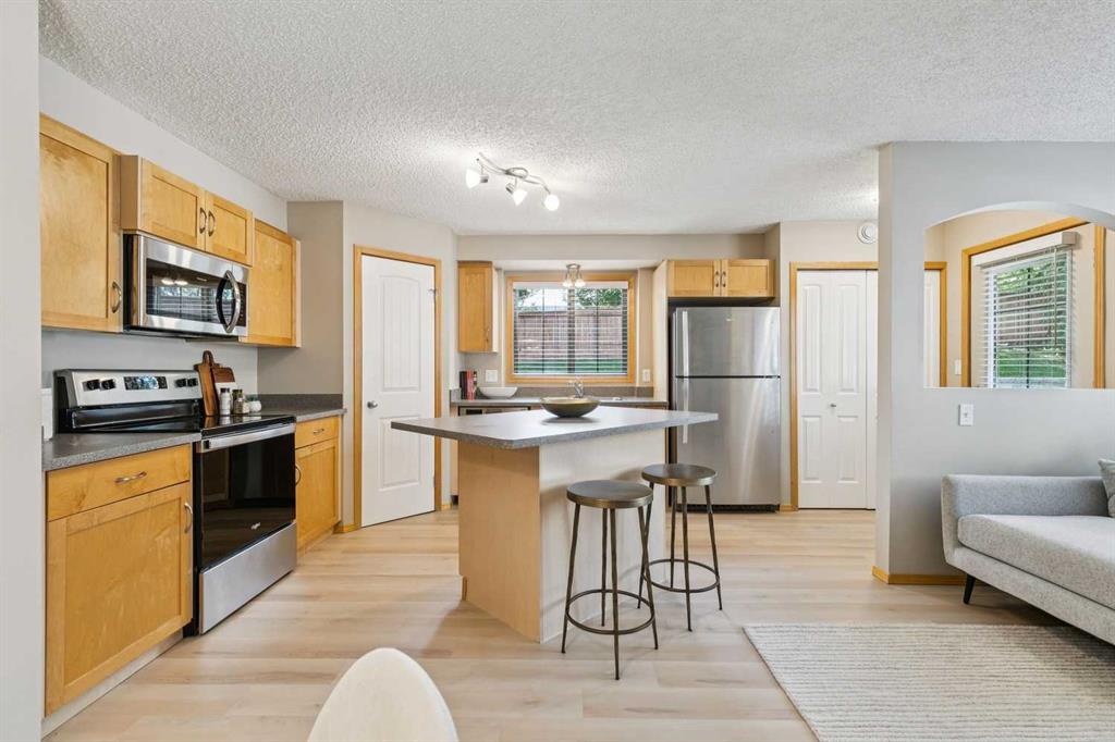 Fifth View of 106, 7 Everridge Square SW, Evergreen, Calgary, Alberta, T2Y5J5