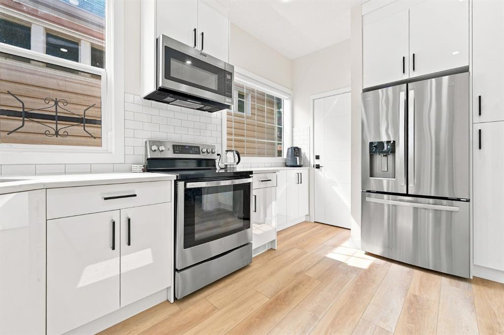 Fourth View of 1012 1 Avenue NW, Sunnyside, Calgary, Alberta, T2N 0A7