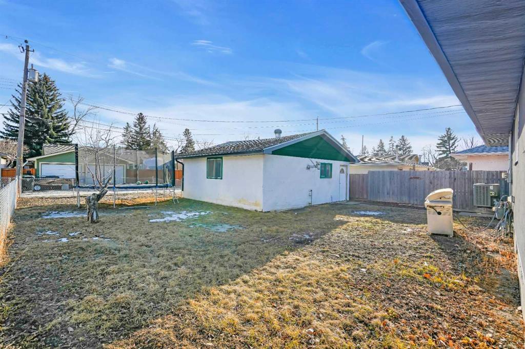 Fifth View of 2046 33 Street SE, Southview, Calgary, Alberta, T2B 0T9