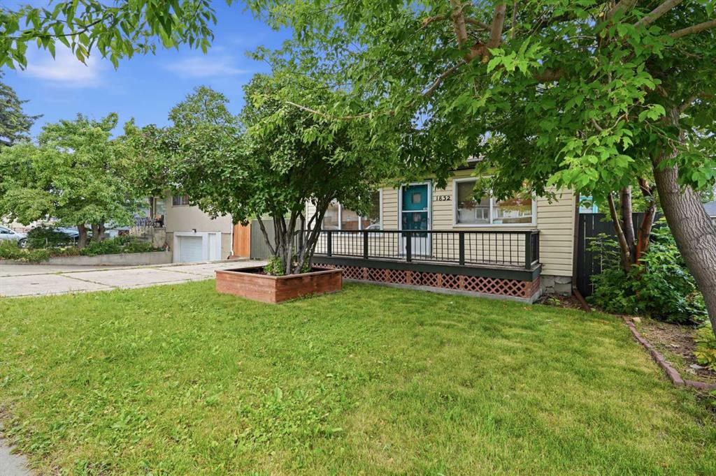 Third View of 1832 43 Street SE, Forest Lawn, Calgary, Alberta, T2B 1G9