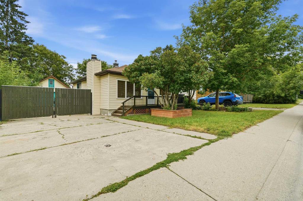 Fourth View of 1832 43 Street SE, Forest Lawn, Calgary, Alberta, T2B 1G9