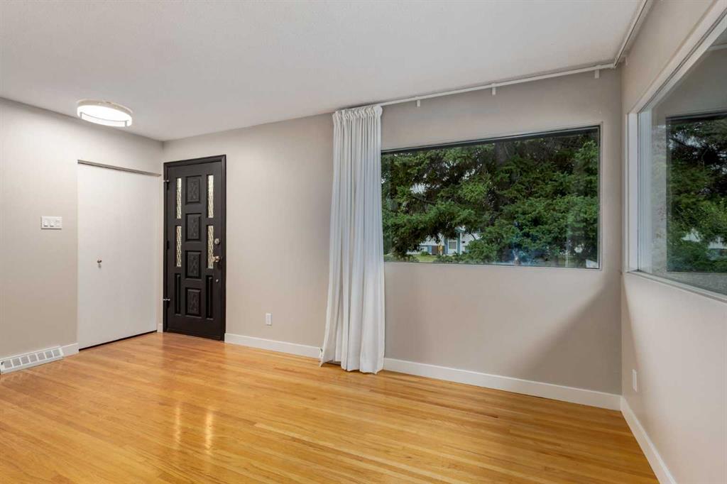 Third View of 30 Hutton Place SW, Haysboro, Calgary, Alberta, T2V 3B6