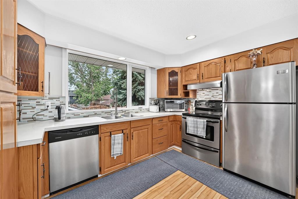 Fourth View of 1008 Cantabrian Drive SW, Canyon Meadows, Calgary, Alberta, T2W 1L7