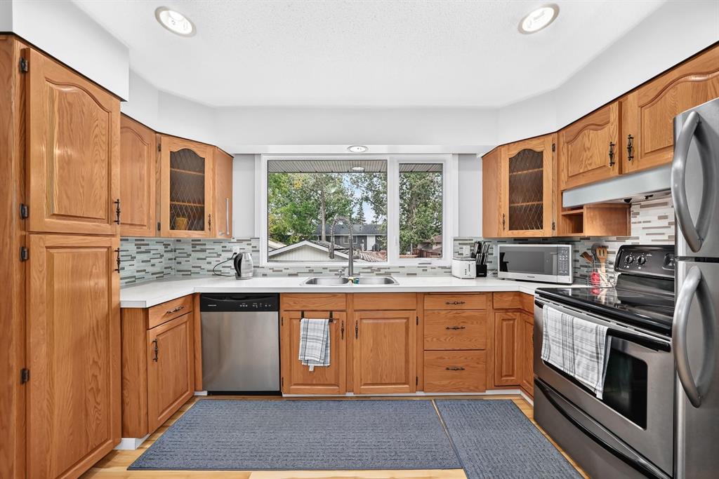 Fifth View of 1008 Cantabrian Drive SW, Canyon Meadows, Calgary, Alberta, T2W 1L7