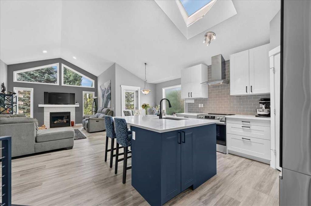 Third View of 212 Cresthaven Place SW, Crestmont, Calgary, Alberta, T3B 5W4