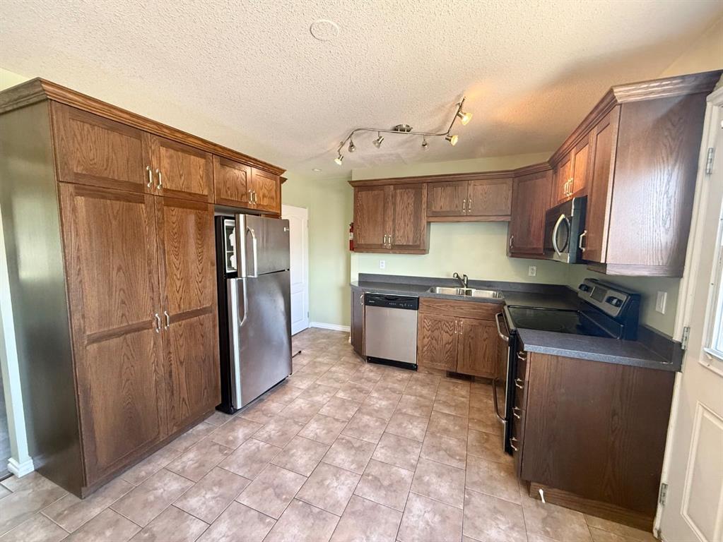 Fourth View of 65, 114 HARDISTY Avenue , Hardisty, Hinton, Alberta, T7V1B5